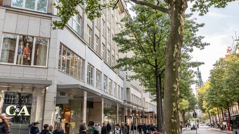 Foto Straßenansicht Hanse-Haus, Firmenzentrale, schmale Ansicht